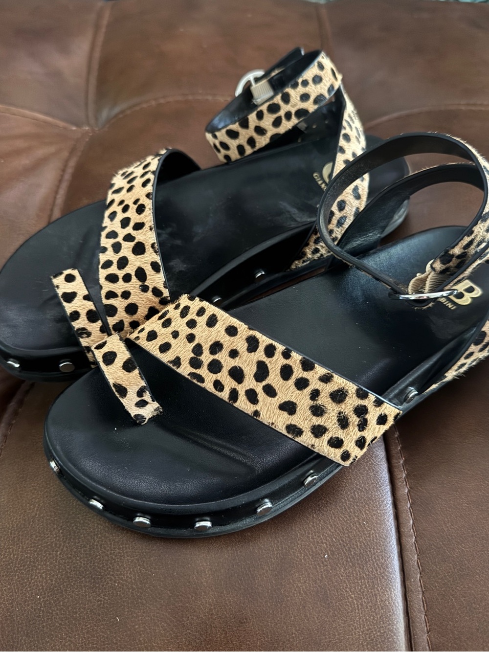 Gianni Bini Leopard Print Calf Hair Flat Sandals Size 6.5